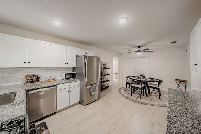 1306 E Lovers Lane, Arlington, TX 76010