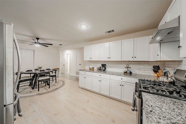 1306 E Lovers Lane, Arlington, TX 76010