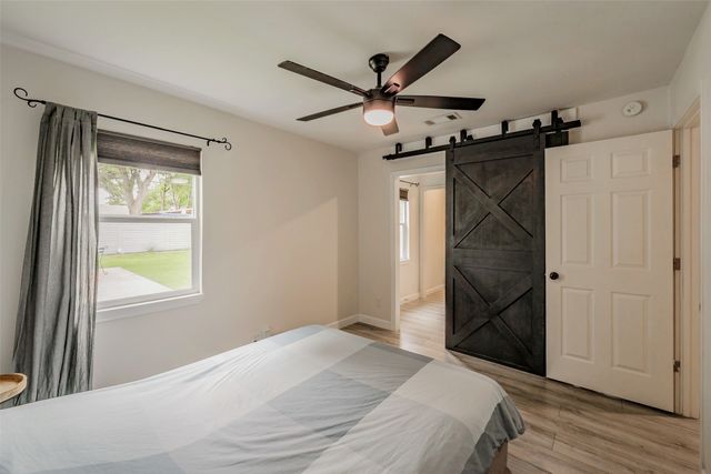 1306 E Lovers Lane, Arlington, TX 76010