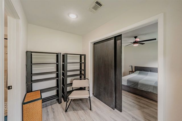 1306 E Lovers Lane, Arlington, TX 76010