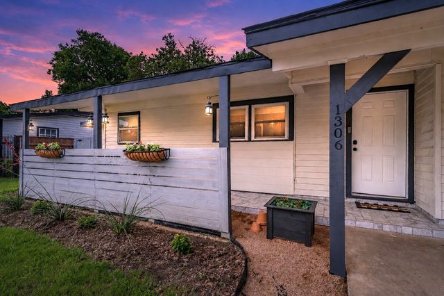1306 E Lovers Lane, Arlington, TX 76010
