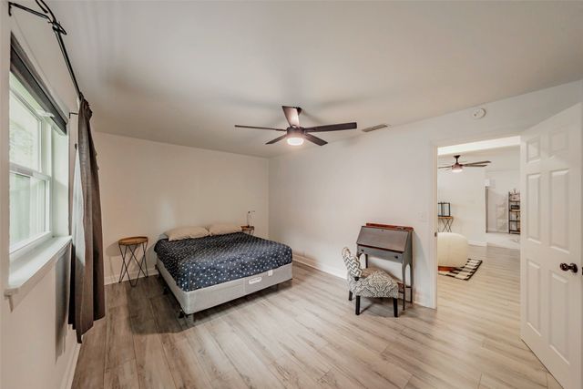 1306 E Lovers Lane, Arlington, TX 76010