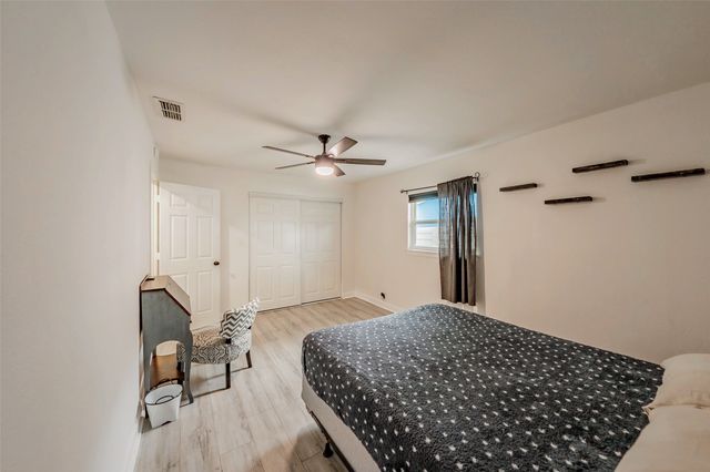 1306 E Lovers Lane, Arlington, TX 76010