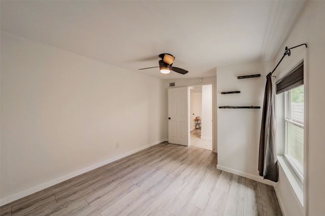 1306 E Lovers Lane, Arlington, TX 76010