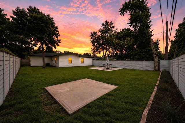 1306 E Lovers Lane, Arlington, TX 76010