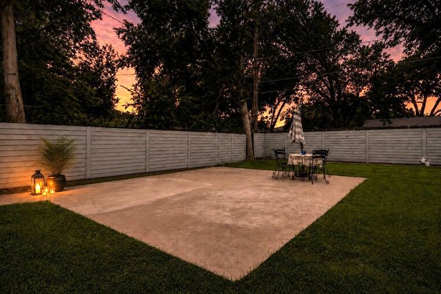 1306 E Lovers Lane, Arlington, TX 76010