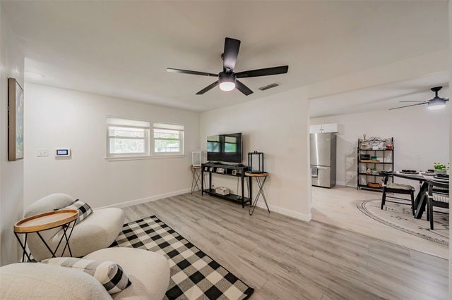 1306 E Lovers Lane, Arlington, TX 76010