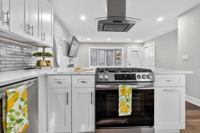 15502 Elm Street, South Holland, IL 60473