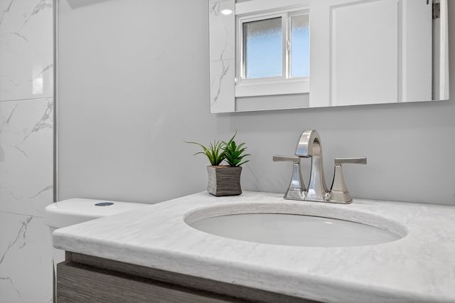 15502 Elm Street, South Holland, IL 60473