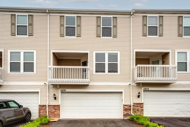 2406 NEUBAUER Circle 14-3, Lindenhurst, IL 60046