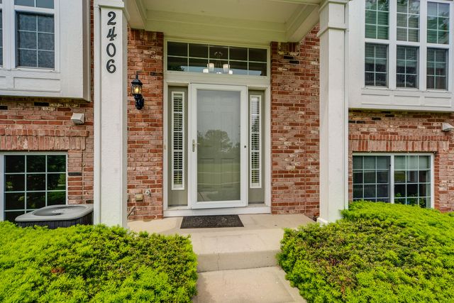 2406 NEUBAUER Circle 14-3, Lindenhurst, IL 60046