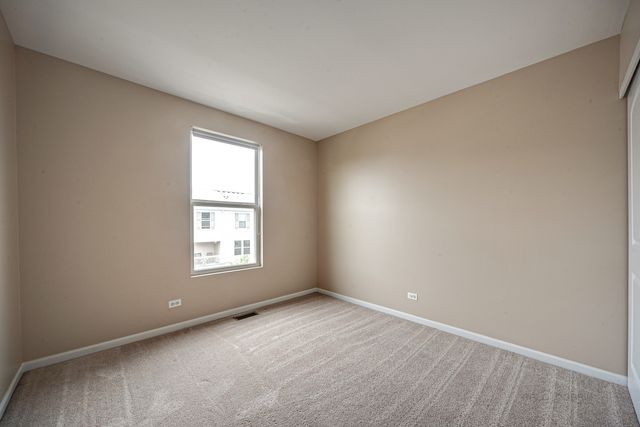 2406 NEUBAUER Circle 14-3, Lindenhurst, IL 60046