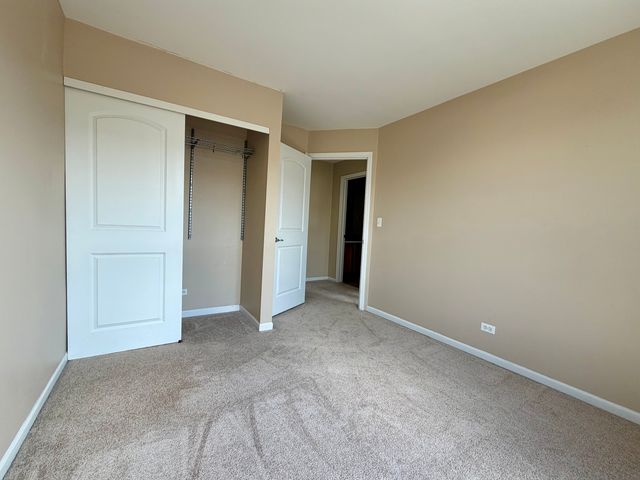 2406 NEUBAUER Circle 14-3, Lindenhurst, IL 60046