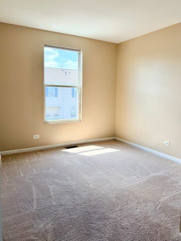 2406 NEUBAUER Circle 14-3, Lindenhurst, IL 60046