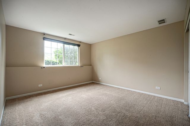 2406 NEUBAUER Circle 14-3, Lindenhurst, IL 60046