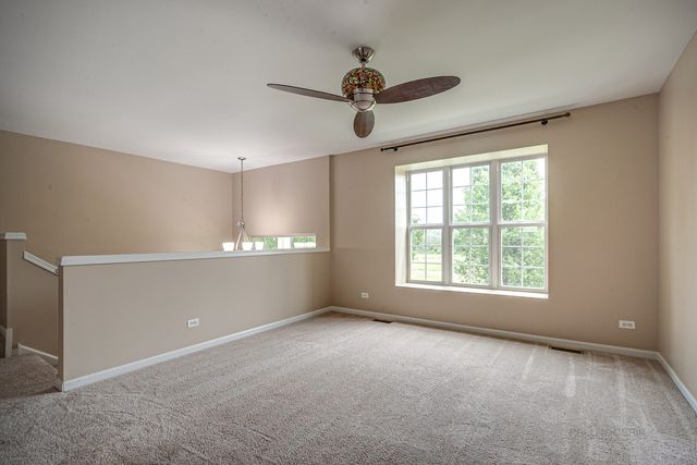 2406 NEUBAUER Circle 14-3, Lindenhurst, IL 60046
