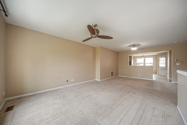2406 NEUBAUER Circle 14-3, Lindenhurst, IL 60046