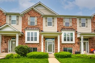 2406 NEUBAUER Circle 14-3, Lindenhurst, IL 60046