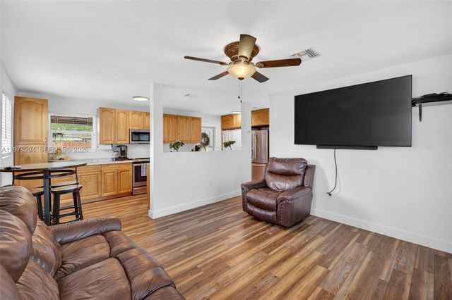 731 N 69th Ave, Hollywood, FL 33024