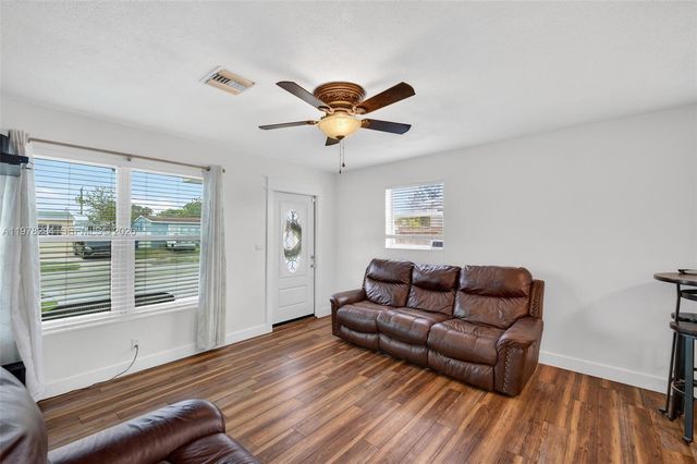 731 N 69th Ave, Hollywood, FL 33024