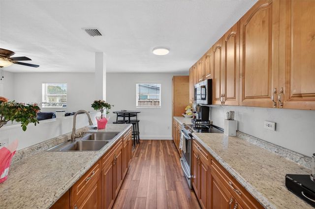 731 N 69th Ave, Hollywood, FL 33024