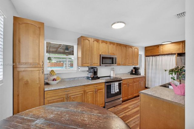 731 N 69th Ave, Hollywood, FL 33024