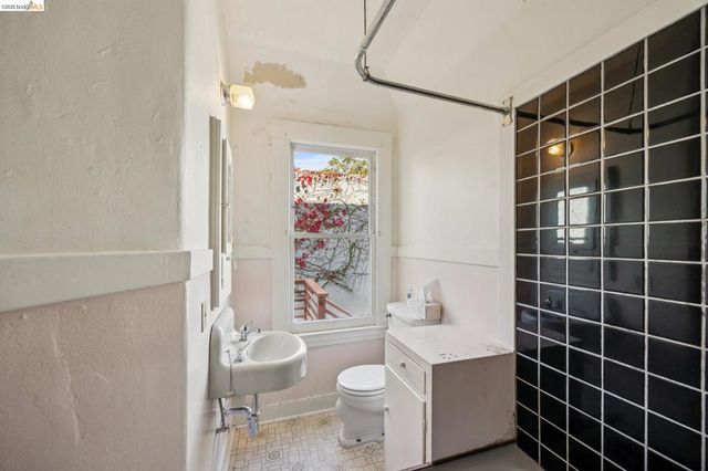1711 Milvia A, Berkeley, CA 94709