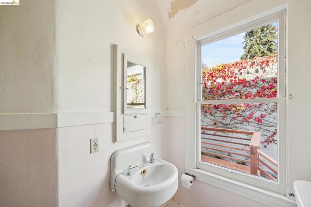 1711 Milvia A, Berkeley, CA 94709