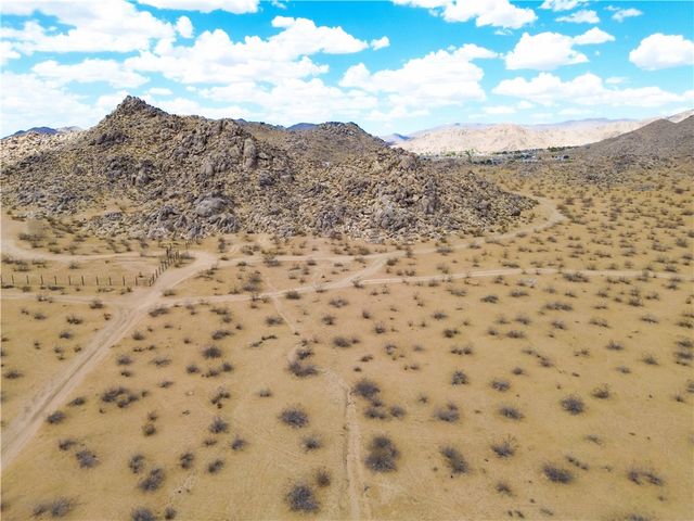 9 Laguna Seca, Apple Valley, CA 92307