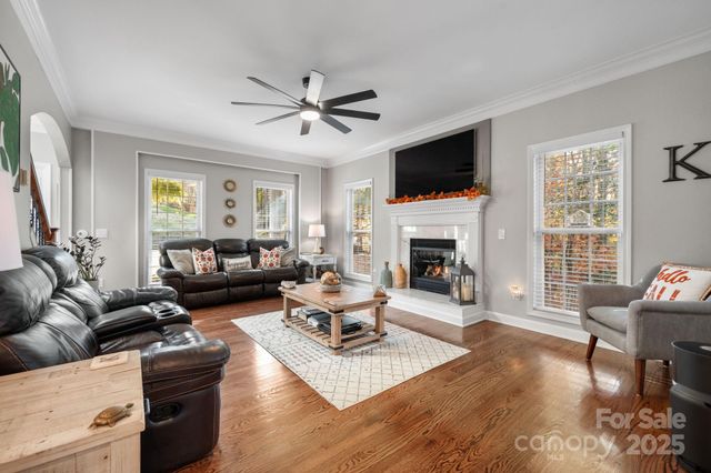 5665 Crown Terrace, Hickory, NC 28601