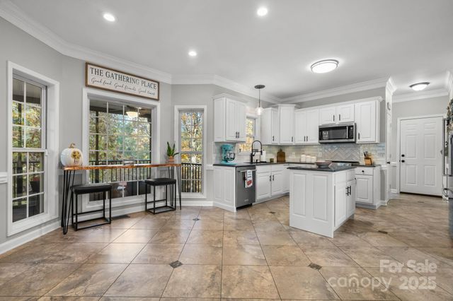 5665 Crown Terrace, Hickory, NC 28601