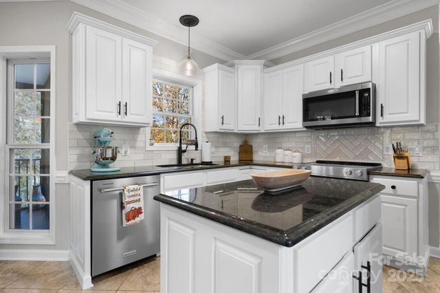 5665 Crown Terrace, Hickory, NC 28601