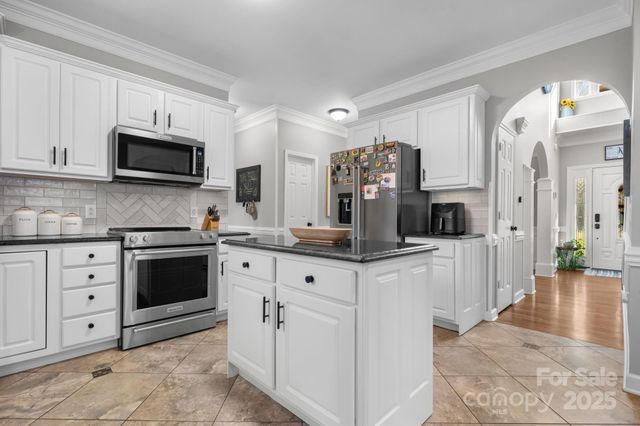 5665 Crown Terrace, Hickory, NC 28601