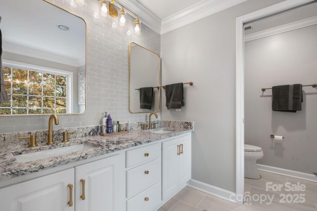 5665 Crown Terrace, Hickory, NC 28601