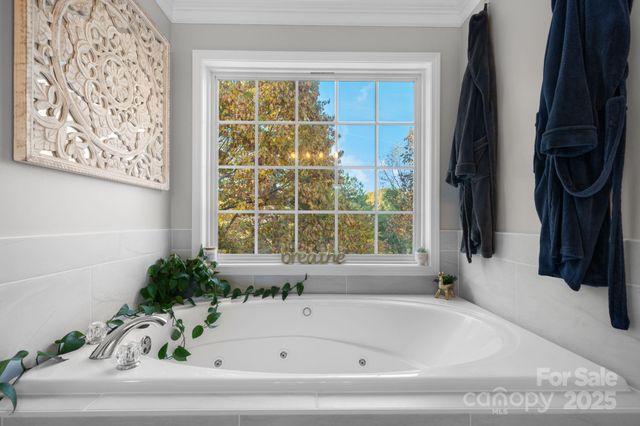 5665 Crown Terrace, Hickory, NC 28601