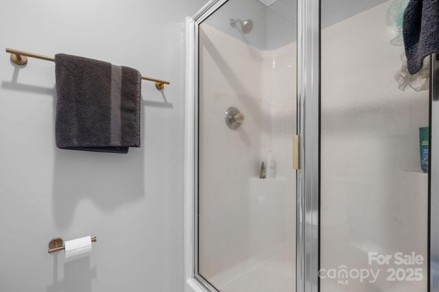 5665 Crown Terrace, Hickory, NC 28601