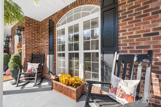 5665 Crown Terrace, Hickory, NC 28601