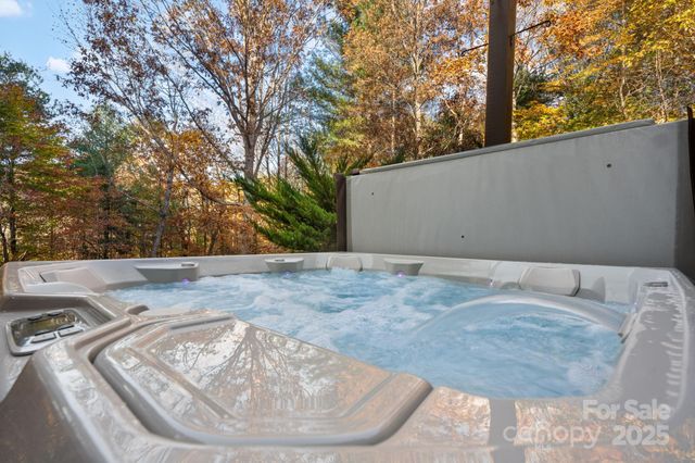 5665 Crown Terrace, Hickory, NC 28601