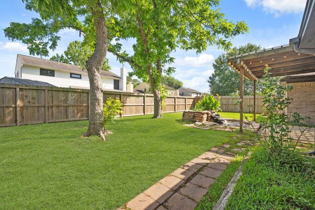 710 Lochnell Drive, Houston, TX 77062