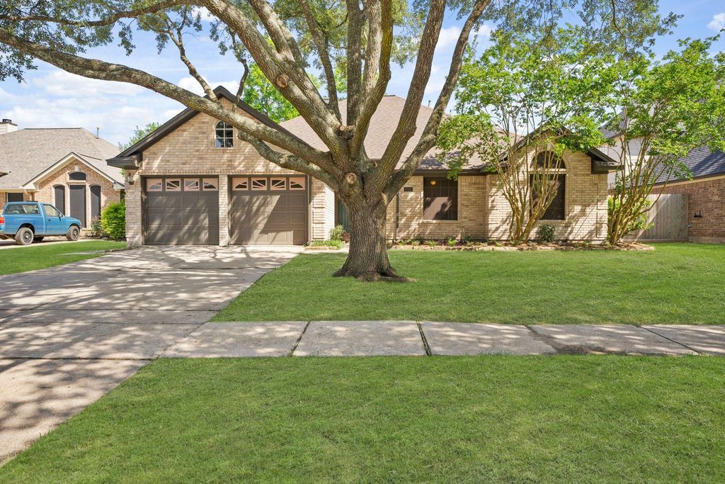 710 Lochnell Drive, Houston, TX 77062