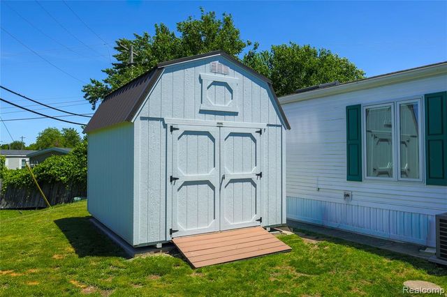 23 Highland Terrace, White Lake, MI 48386