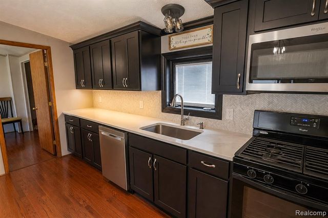23 Highland Terrace, White Lake, MI 48386