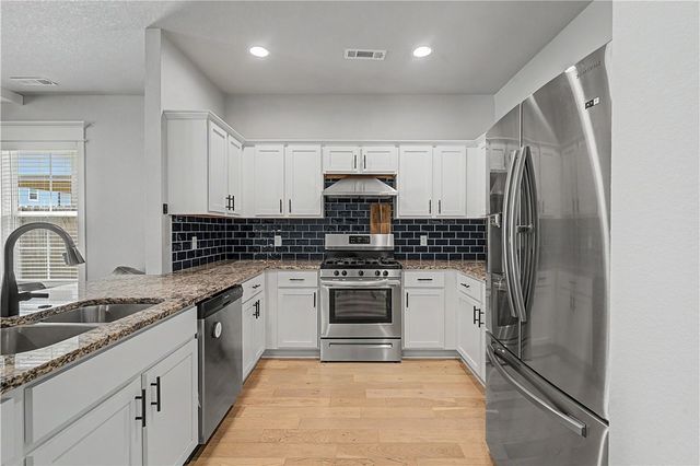 1716 W Broadway Place, Rogers, AR 72758