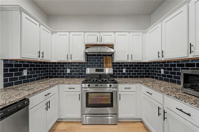 1716 W Broadway Place, Rogers, AR 72758