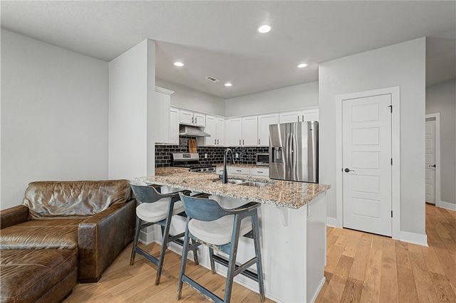 1716 W Broadway Place, Rogers, AR 72758