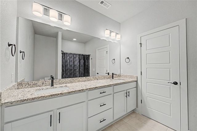 1716 W Broadway Place, Rogers, AR 72758