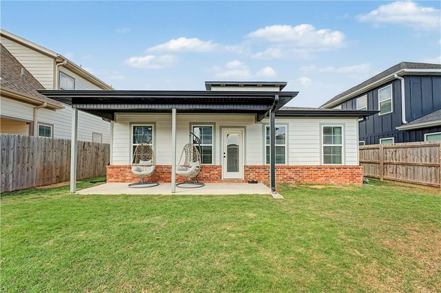 1716 W Broadway Place, Rogers, AR 72758