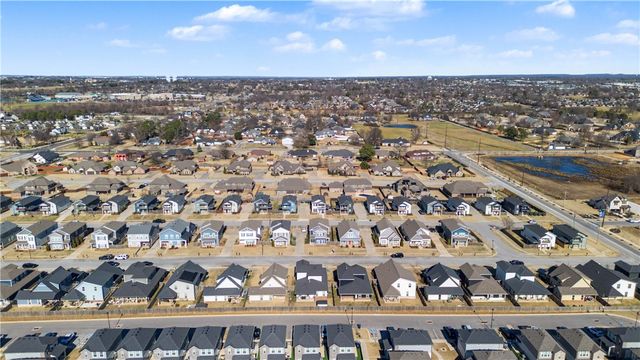 1716 W Broadway Place, Rogers, AR 72758