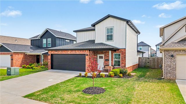 1716 W Broadway Place, Rogers, AR 72758