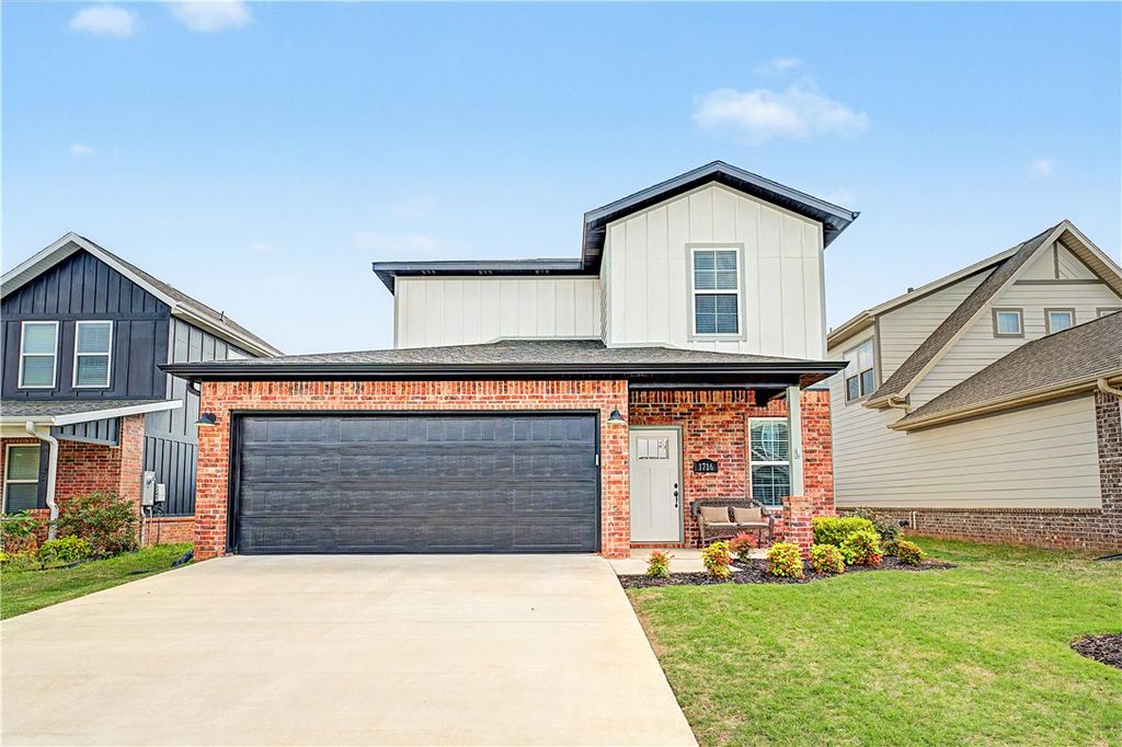 1716 W Broadway Place, Rogers, AR 72758